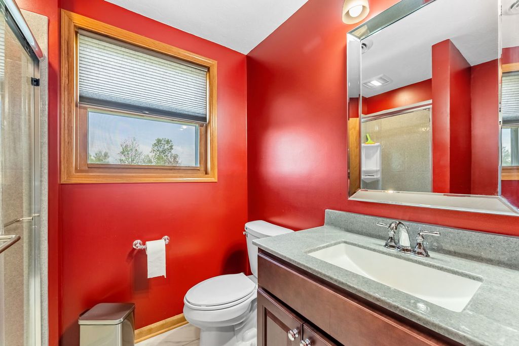 Image 25 of property listing at 11435 95th Avenue, Blue Grass, IA 52726