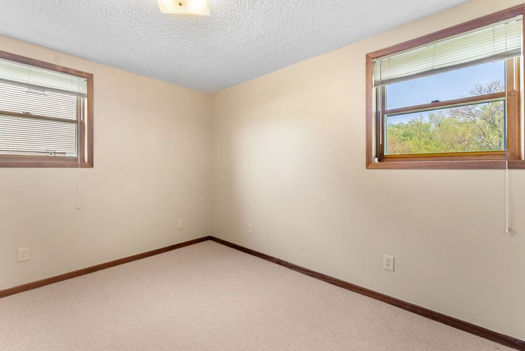 Image 27 of property listing at 11435 95th Avenue, Blue Grass, IA 52726