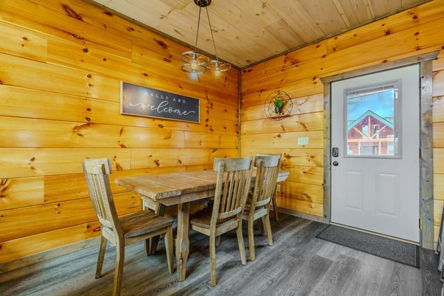 2053 Eagle Feather Dr, Sevierville, TN 37876