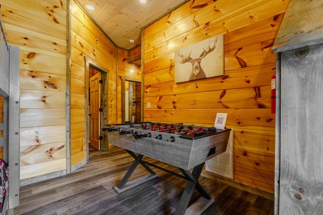 2053 Eagle Feather Dr, Sevierville, TN 37876