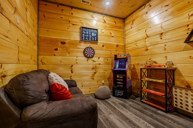 2053 Eagle Feather Dr, Sevierville, TN 37876