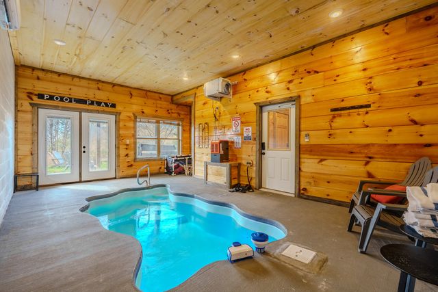 2053 Eagle Feather Dr, Sevierville, TN 37876