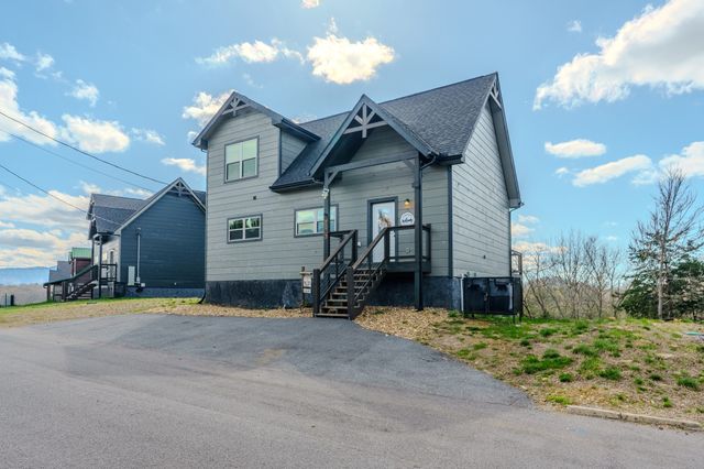 2053 Eagle Feather Dr, Sevierville, TN 37876