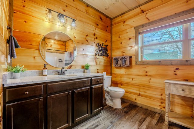 2053 Eagle Feather Dr, Sevierville, TN 37876