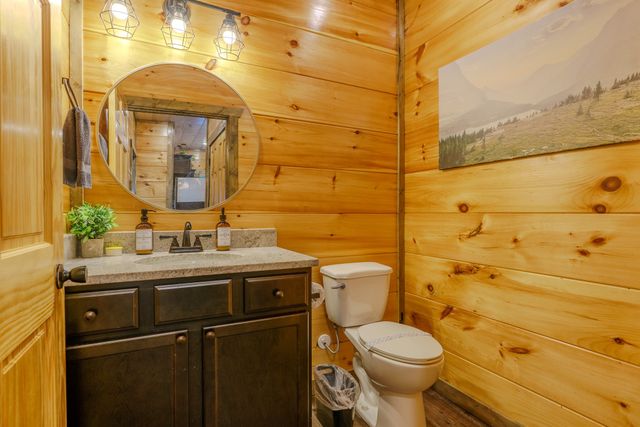 2053 Eagle Feather Dr, Sevierville, TN 37876