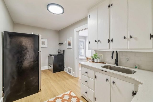 1242 Mckinley Avenue, Des Moines, IA 50315