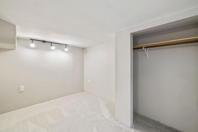 1242 Mckinley Avenue, Des Moines, IA 50315