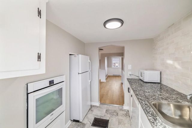 1242 Mckinley Avenue, Des Moines, IA 50315