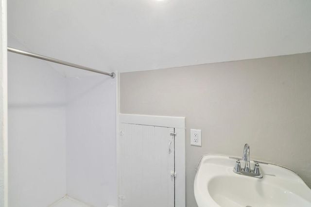 1242 Mckinley Avenue, Des Moines, IA 50315