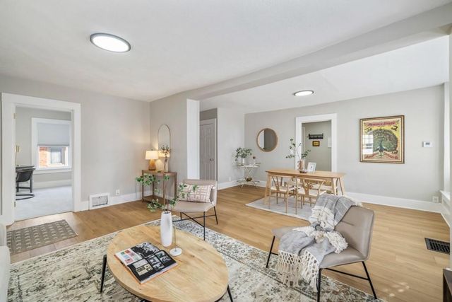 1242 Mckinley Avenue, Des Moines, IA 50315