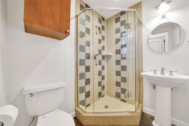 2216 Chenevert Street 6, Houston, TX 77003