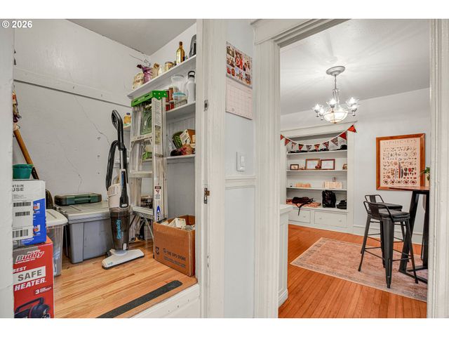 2109 Nw IRVING St 102, Portland, OR 97210