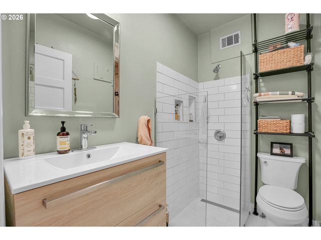 2109 Nw IRVING St 102, Portland, OR 97210