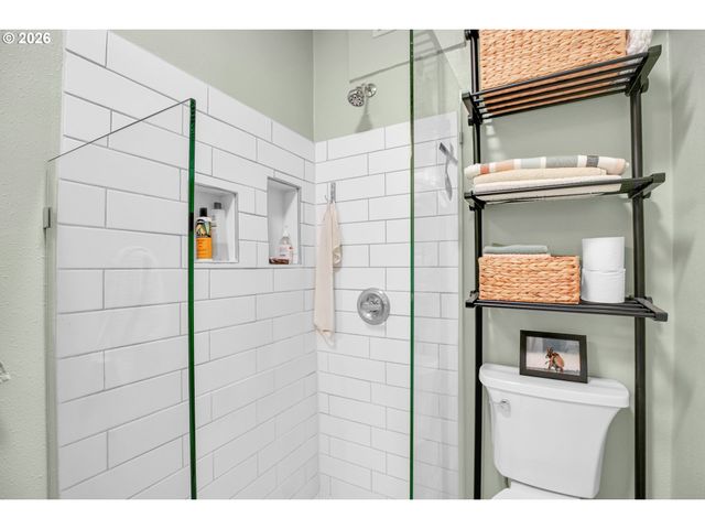 2109 Nw IRVING St 102, Portland, OR 97210