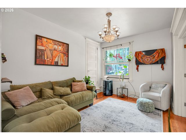 2109 Nw IRVING St 102, Portland, OR 97210