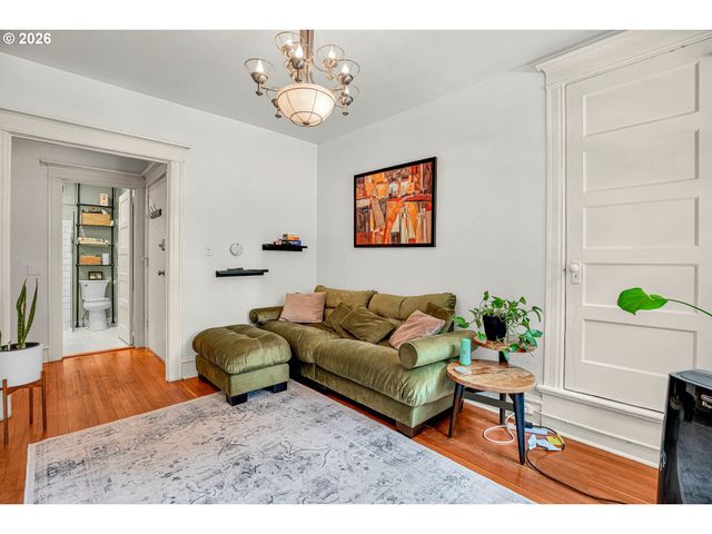 2109 Nw IRVING St 102, Portland, OR 97210