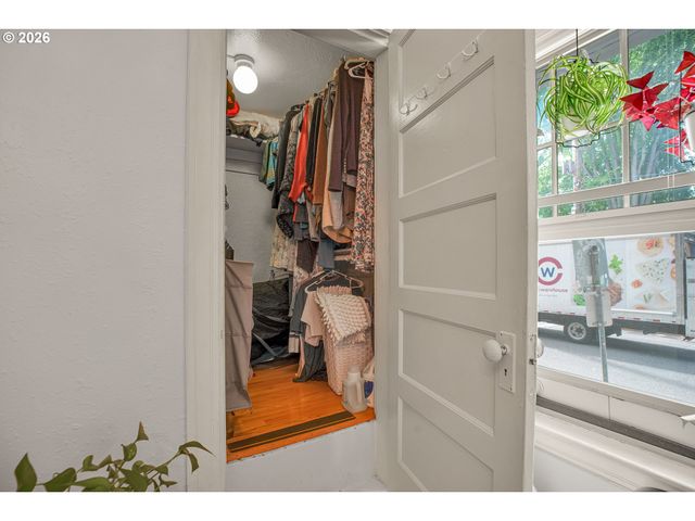 2109 Nw IRVING St 102, Portland, OR 97210