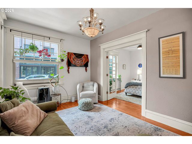 2109 Nw IRVING St 102, Portland, OR 97210
