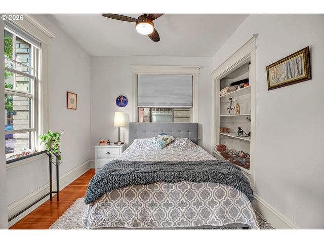 2109 Nw IRVING St 102, Portland, OR 97210