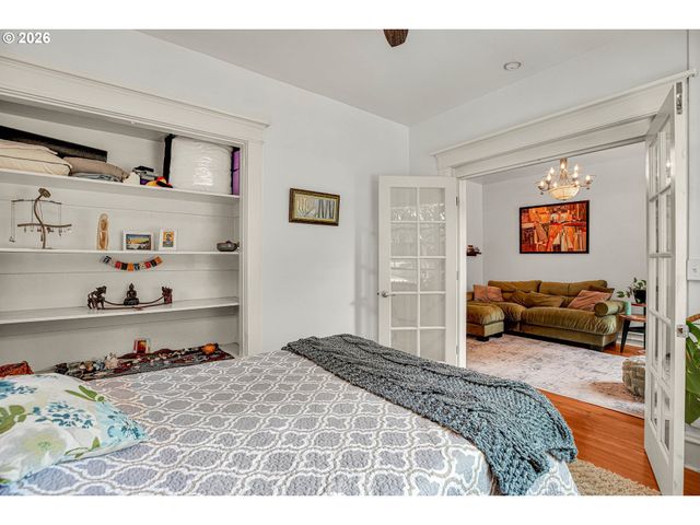 2109 Nw IRVING St 102, Portland, OR 97210