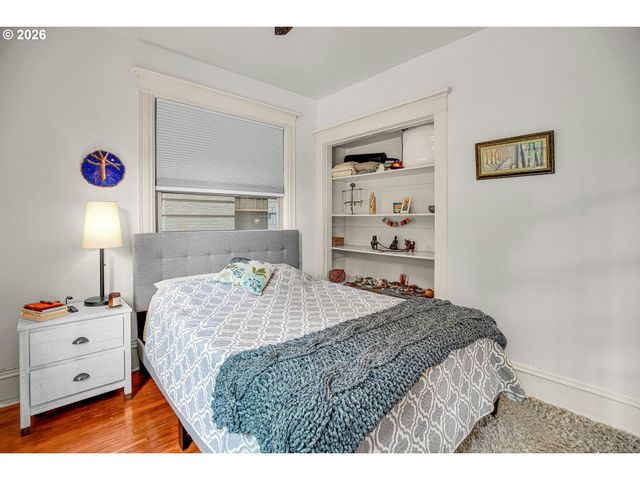 2109 Nw IRVING St 102, Portland, OR 97210