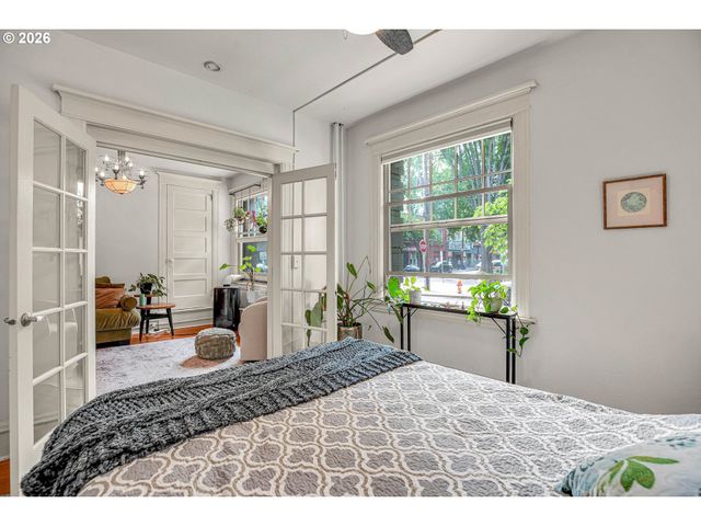 2109 Nw IRVING St 102, Portland, OR 97210