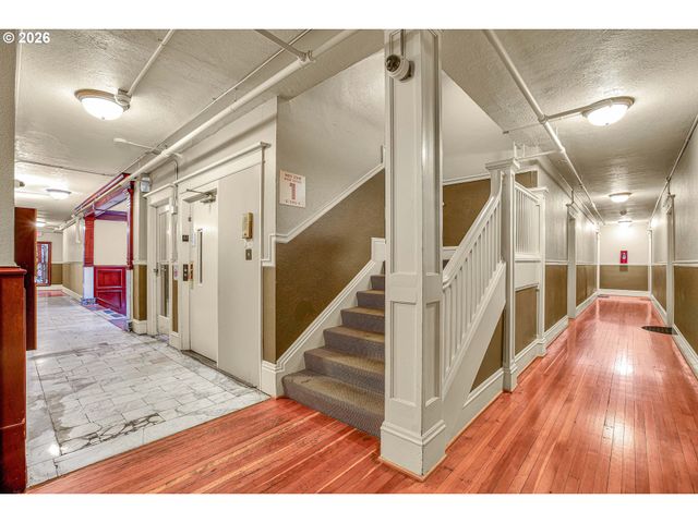 2109 Nw IRVING St 102, Portland, OR 97210