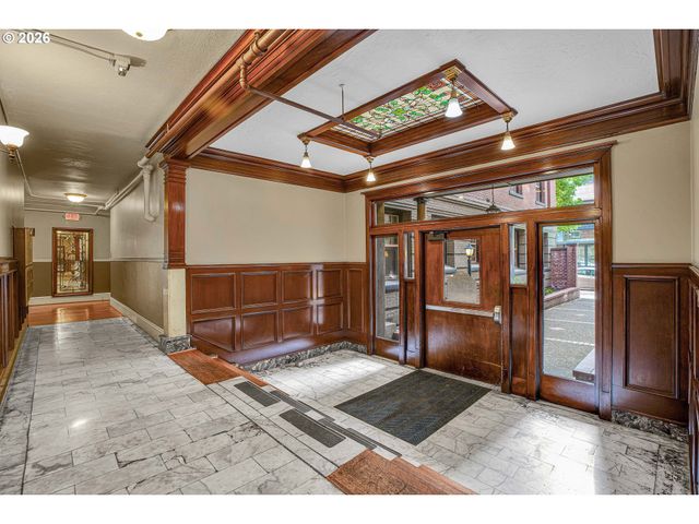 2109 Nw IRVING St 102, Portland, OR 97210