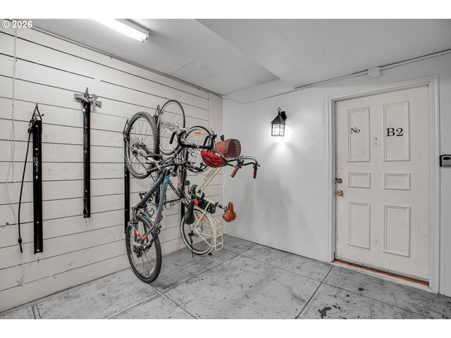 2109 Nw IRVING St 102, Portland, OR 97210