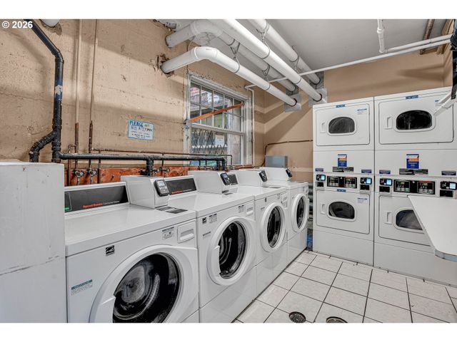 2109 Nw IRVING St 102, Portland, OR 97210