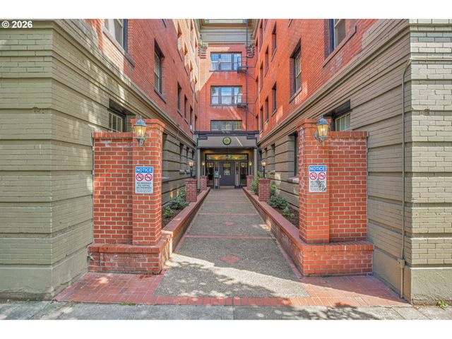 2109 Nw IRVING St 102, Portland, OR 97210