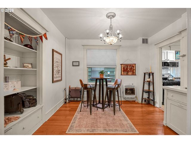 2109 Nw IRVING St 102, Portland, OR 97210