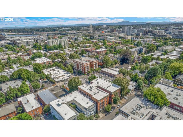 2109 Nw IRVING St 102, Portland, OR 97210
