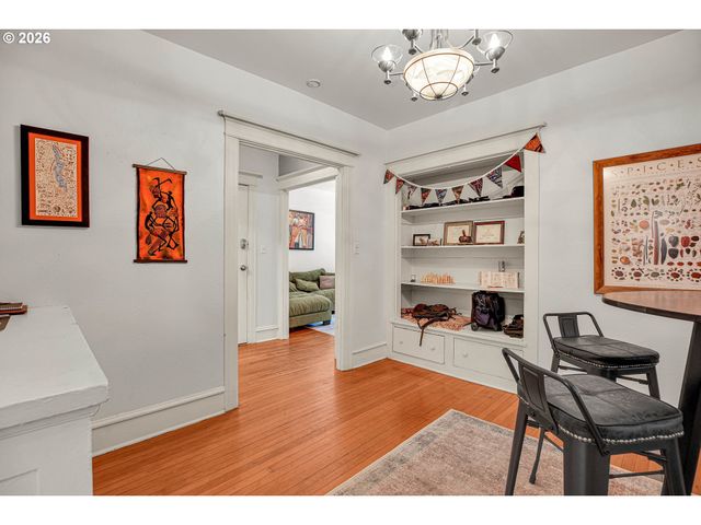 2109 Nw IRVING St 102, Portland, OR 97210