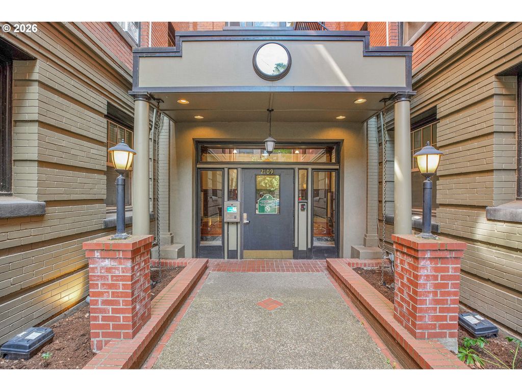 2109 Nw IRVING St 102, Portland, OR 97210