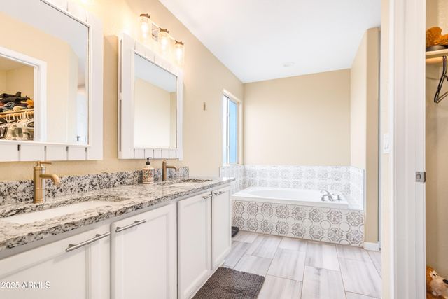 10293 E WHITE WOLF Run, Hereford, AZ 85615