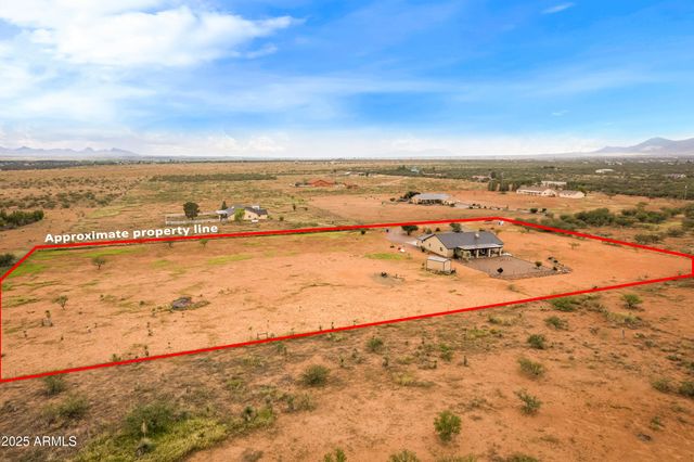 10293 E WHITE WOLF Run, Hereford, AZ 85615