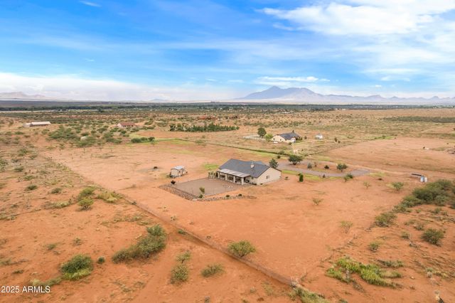 10293 E WHITE WOLF Run, Hereford, AZ 85615