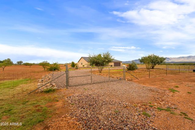 10293 E WHITE WOLF Run, Hereford, AZ 85615