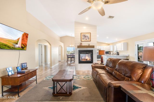 10293 E WHITE WOLF Run, Hereford, AZ 85615