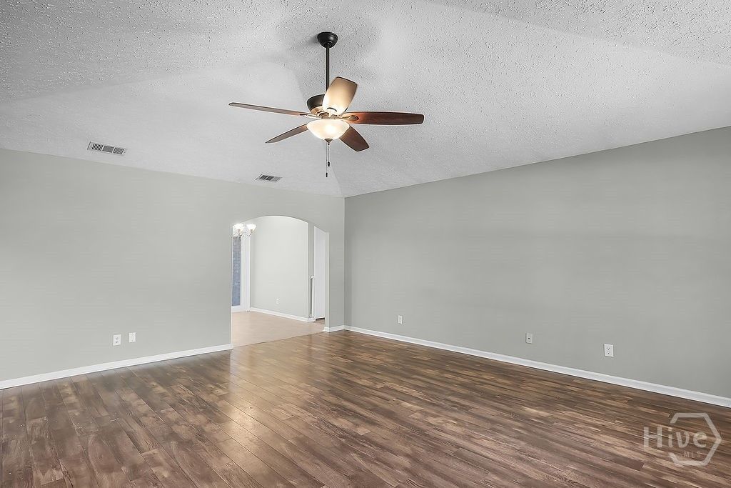 Image 16 of property listing at 831 Osprey Drive, Richmond Hill, GA 31324