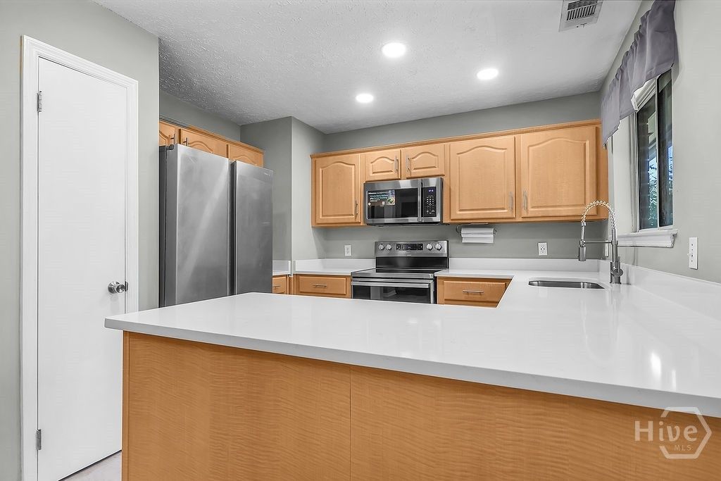 Image 26 of property listing at 831 Osprey Drive, Richmond Hill, GA 31324