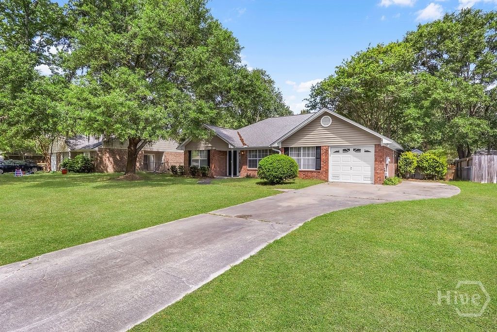 Image 5 of property listing at 831 Osprey Drive, Richmond Hill, GA 31324