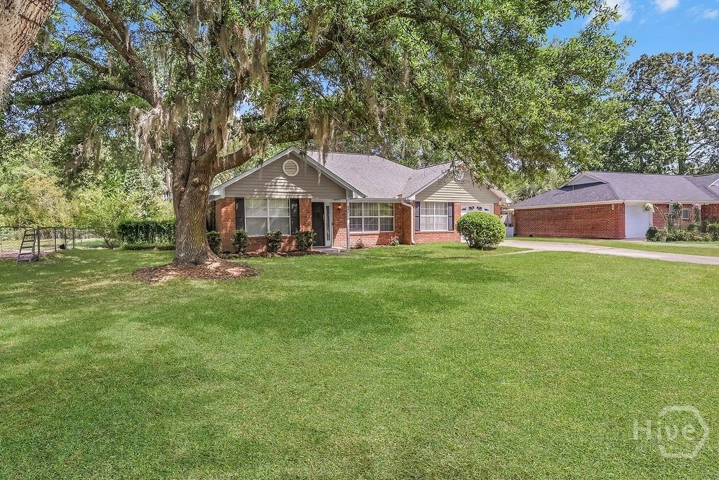 Image 6 of property listing at 831 Osprey Drive, Richmond Hill, GA 31324