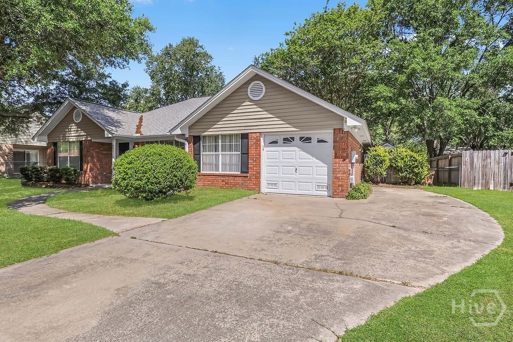Image 8 of property listing at 831 Osprey Drive, Richmond Hill, GA 31324