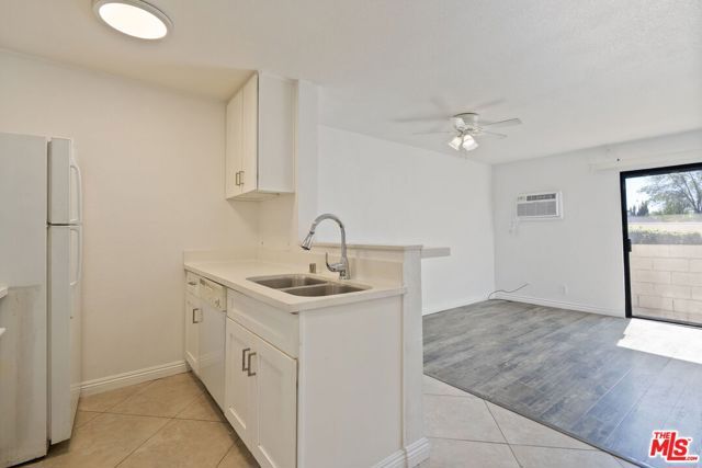 20234 Cantara Street 130, Winnetka (los Angeles), CA 91306