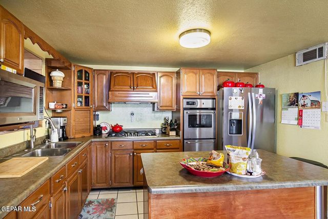 560 Fray Olguin Court, Socorro, TX 79927