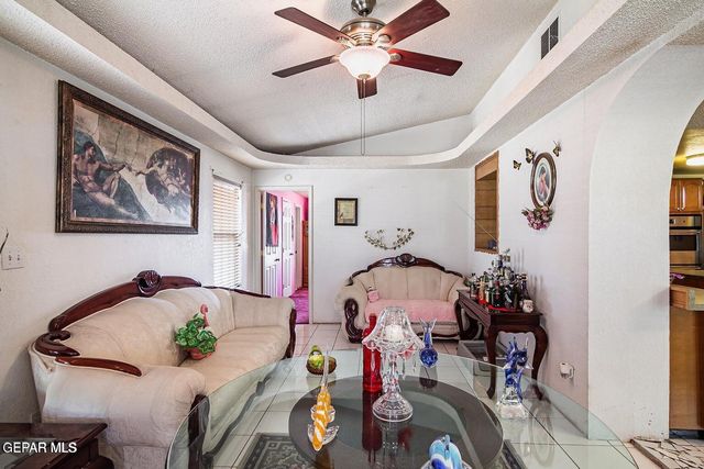 560 Fray Olguin Court, Socorro, TX 79927