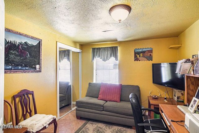 560 Fray Olguin Court, Socorro, TX 79927