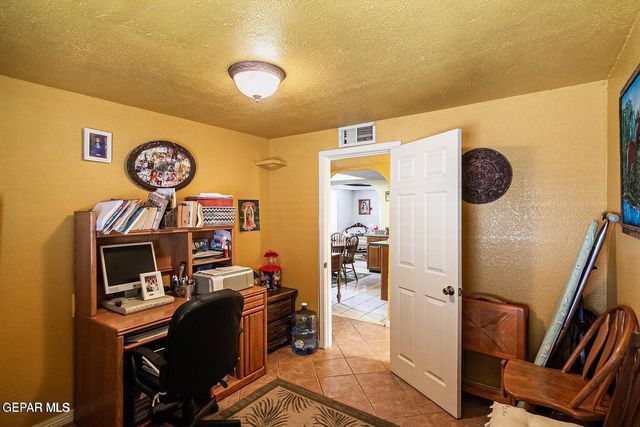 560 Fray Olguin Court, Socorro, TX 79927